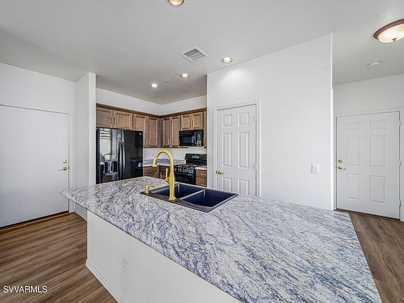 4th image of 1725 Bluff Drive