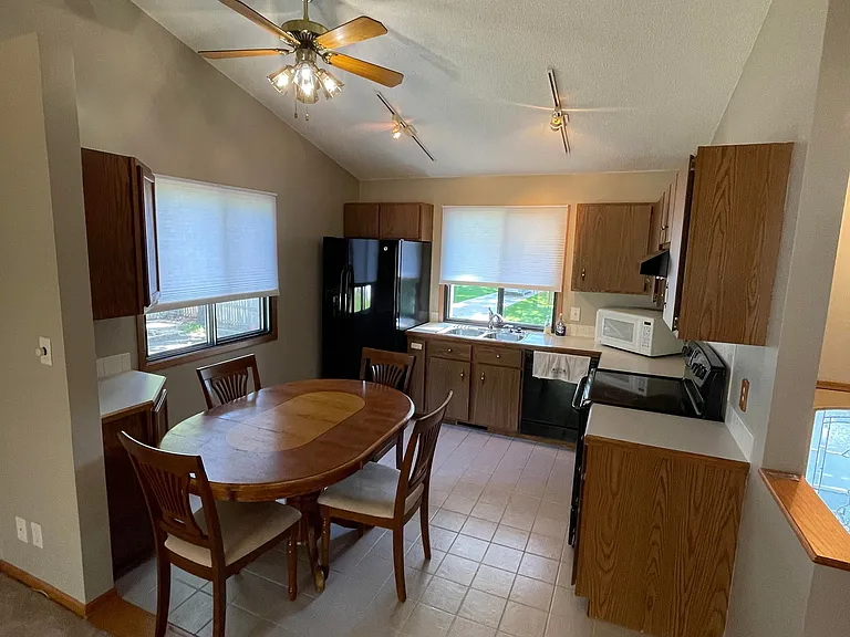 6407 Carpenter Ave — Photo 8