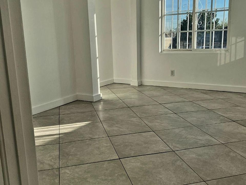 1st image of 1135 E 68th St #1/4