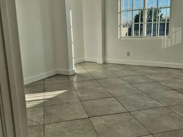 1135 E 68th St #1/4, Los Angeles, CA 90001