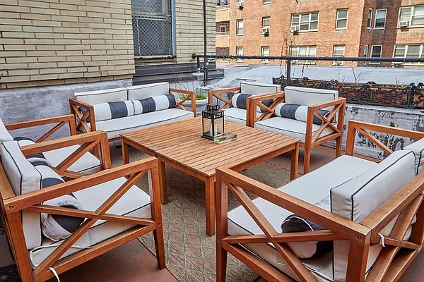 Rented by R New York | media 4