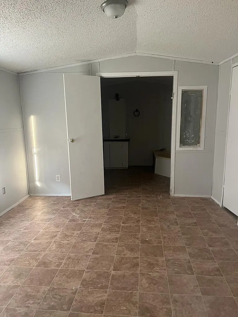Building Photo - 2410 Emery Hills Dr