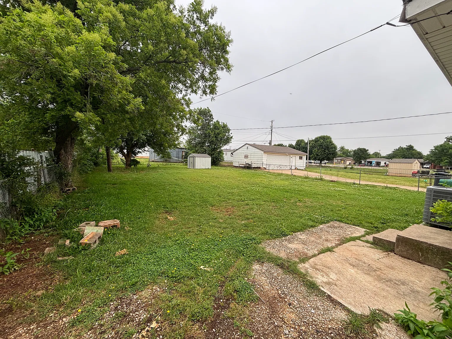3 bed, 989 sqft, $1,100 — Photo 4
