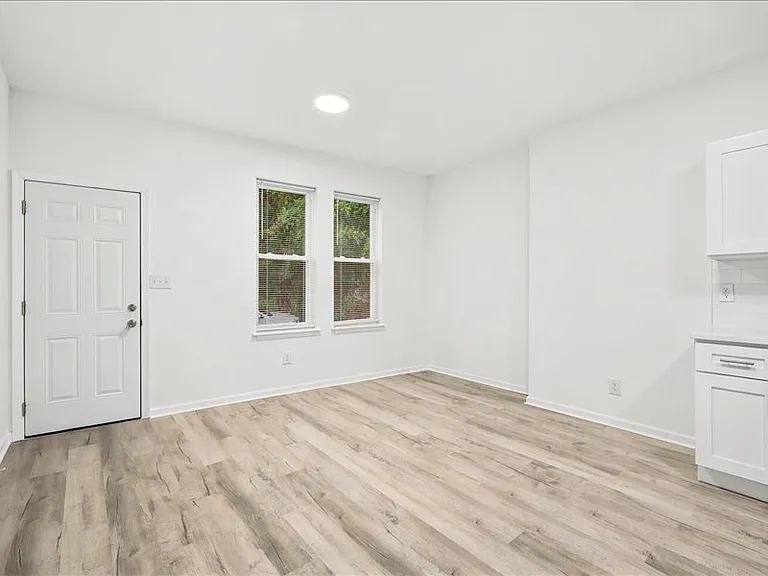 2561 N Patton St — Photo 12