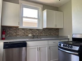 3056 Pinehurst Avenue, 1