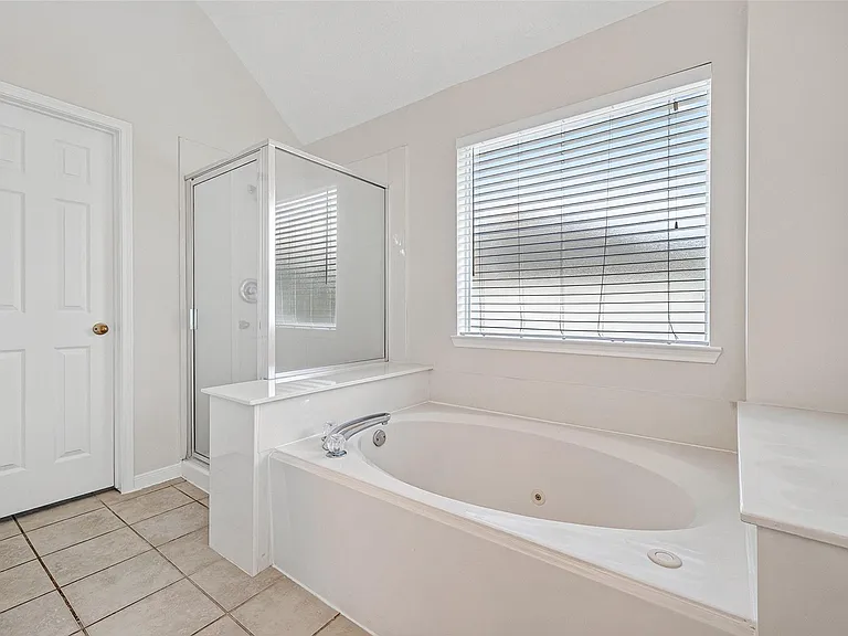 4539 Springfield Lakes St — Photo 26