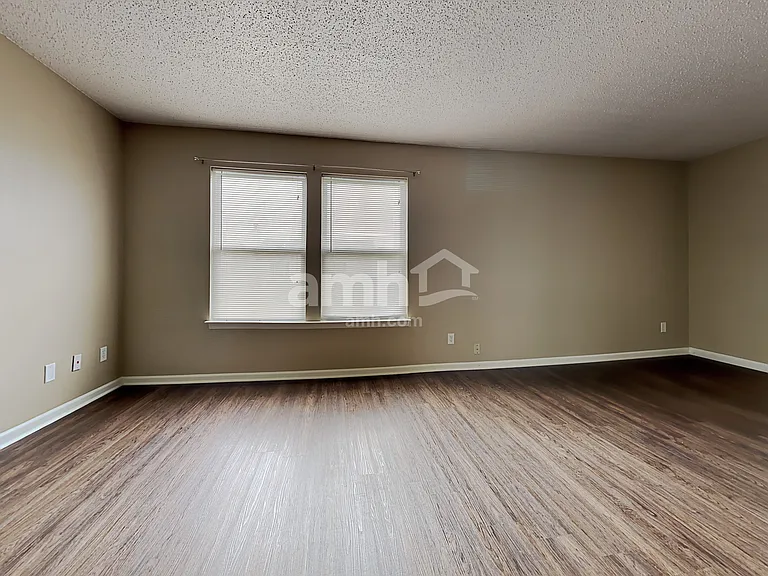 2300 Shadowbrook Dr — Photo 7