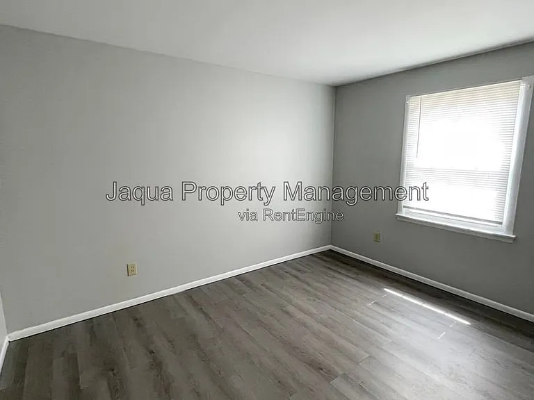 726 Garland Cir — Photo 6