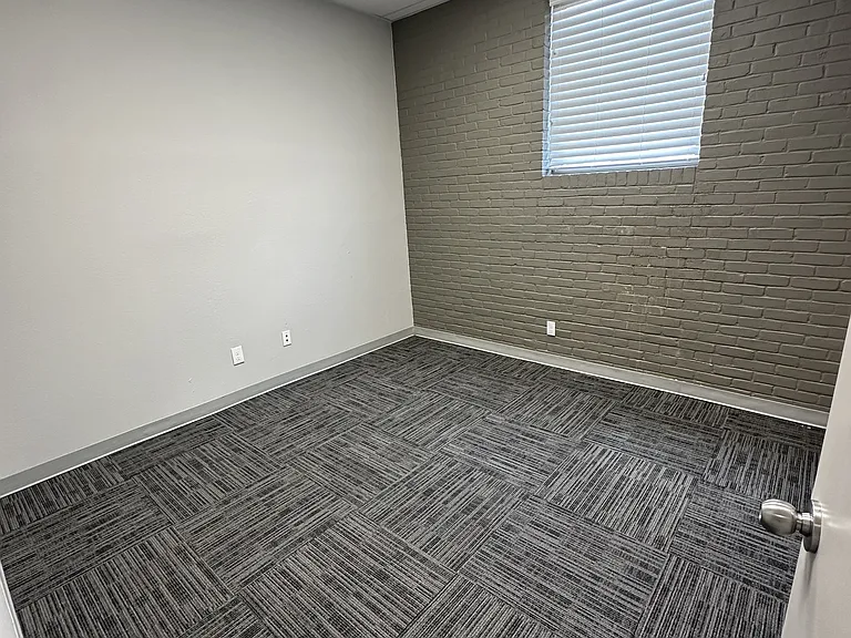 412 Travis St #128 — Photo 7
