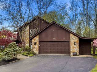 2 Chicory Ln, East Amherst, NY 14051