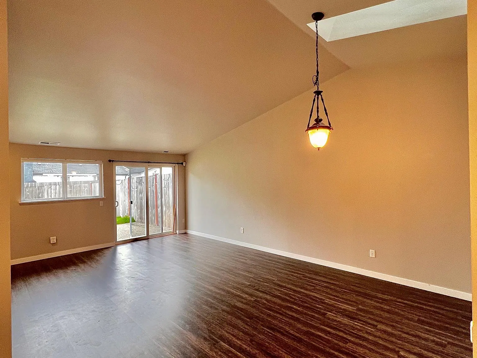3 bed, 1270 sqft, $2,800 — Photo 4