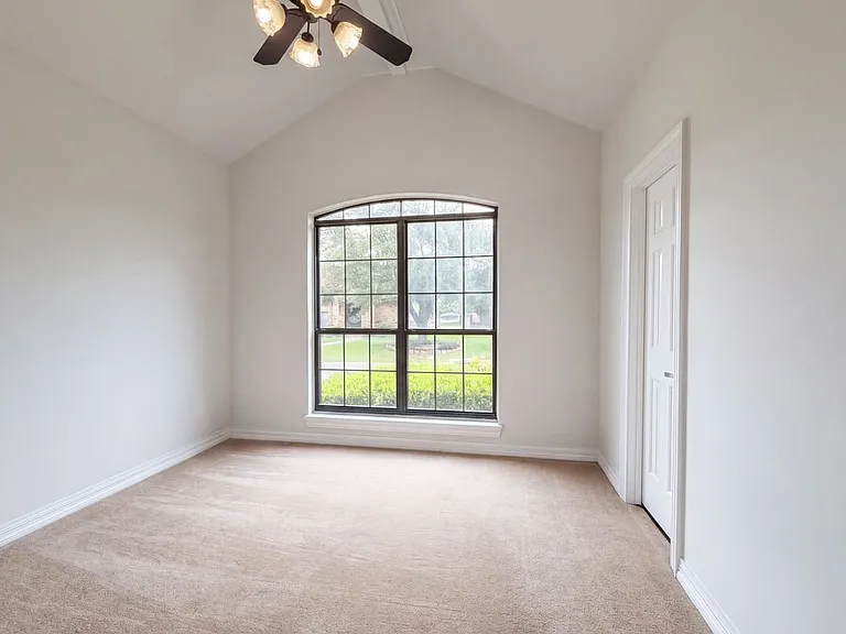 2409 Castle Rock Rd — Photo 4
