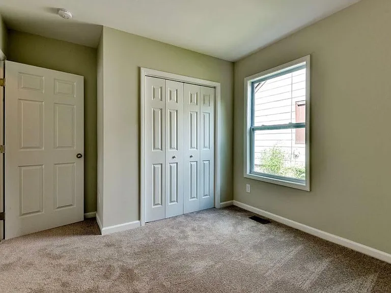 518 E Trinity Ln — Photo 7