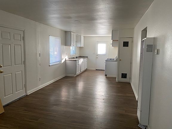 3rd image of 1140 W Ovington St