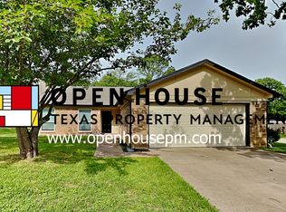 5800 Teal Ridge Dr, Arlington, TX 76017