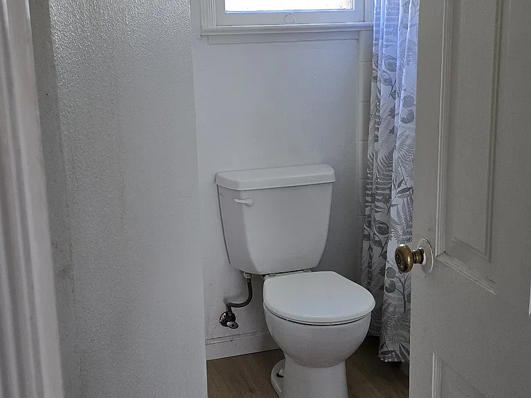 1612 Oak St — Photo 5