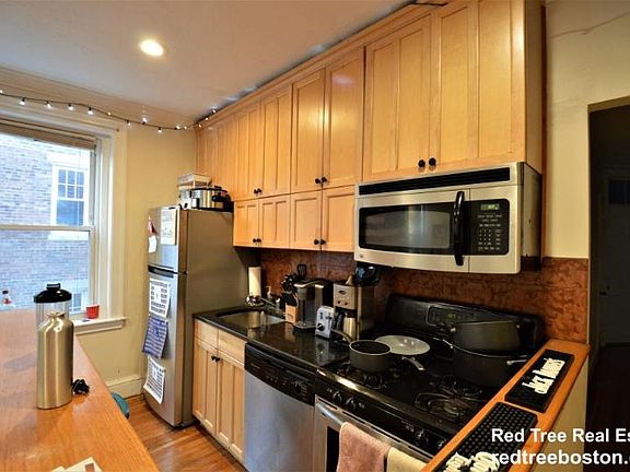 3rd image of 73 Thatcher St #201S