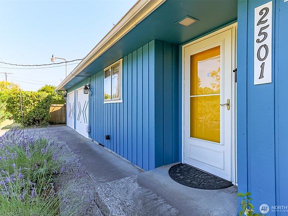 3rd image of 2501 64th Avenue NE