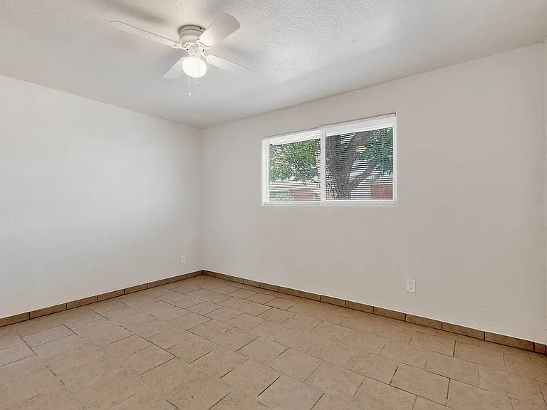 536 Cardenas Dr SE — Photo 24