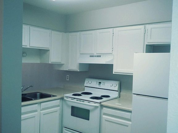 4th image of 128 W Inglewood St APT 4