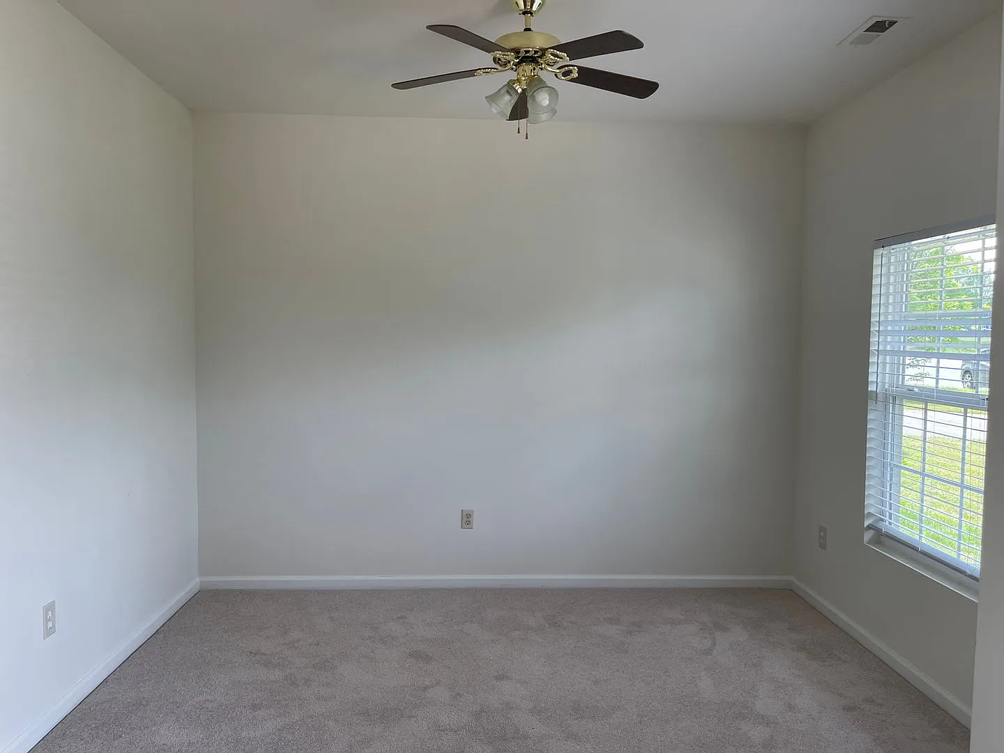 Spacious 4 Bedroom Home with Two-Car Garage in Swann's Mill Community — Photo 4
