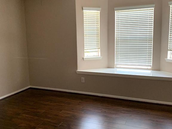 4th image of 15507 Fair Elm Ct
