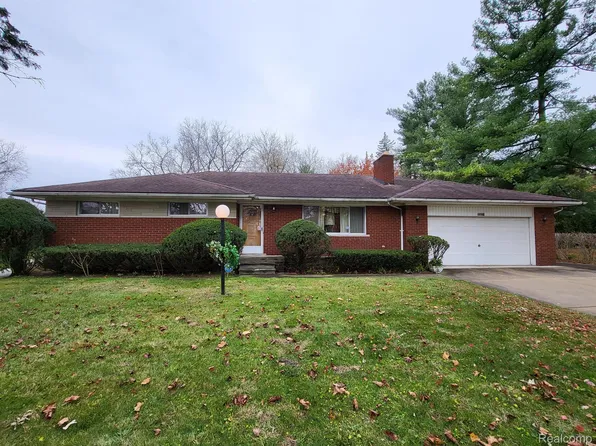 23221 Laura Ln, Southfield, MI 48075