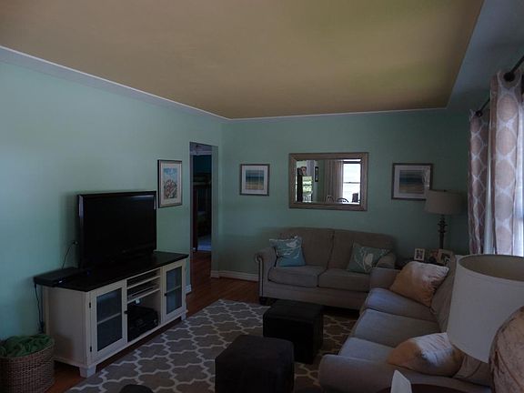 5th image of 1922 Dorothea Ave