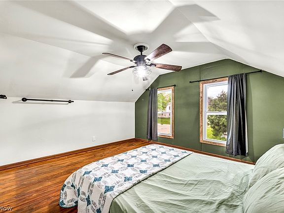 35th image of 262 E Walnut St