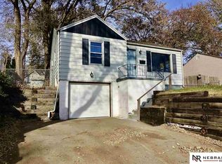 8012 Park Dr, Ralston, NE 68127