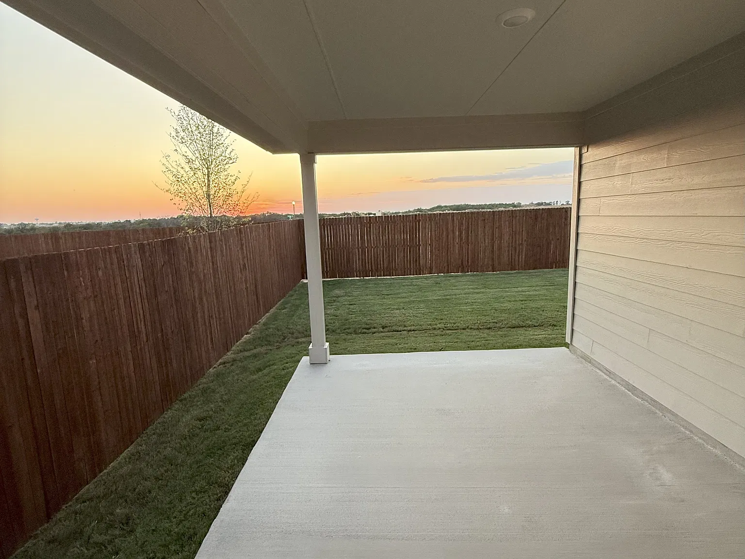4 bed, 2091 sqft, $2,500 — Photo 4