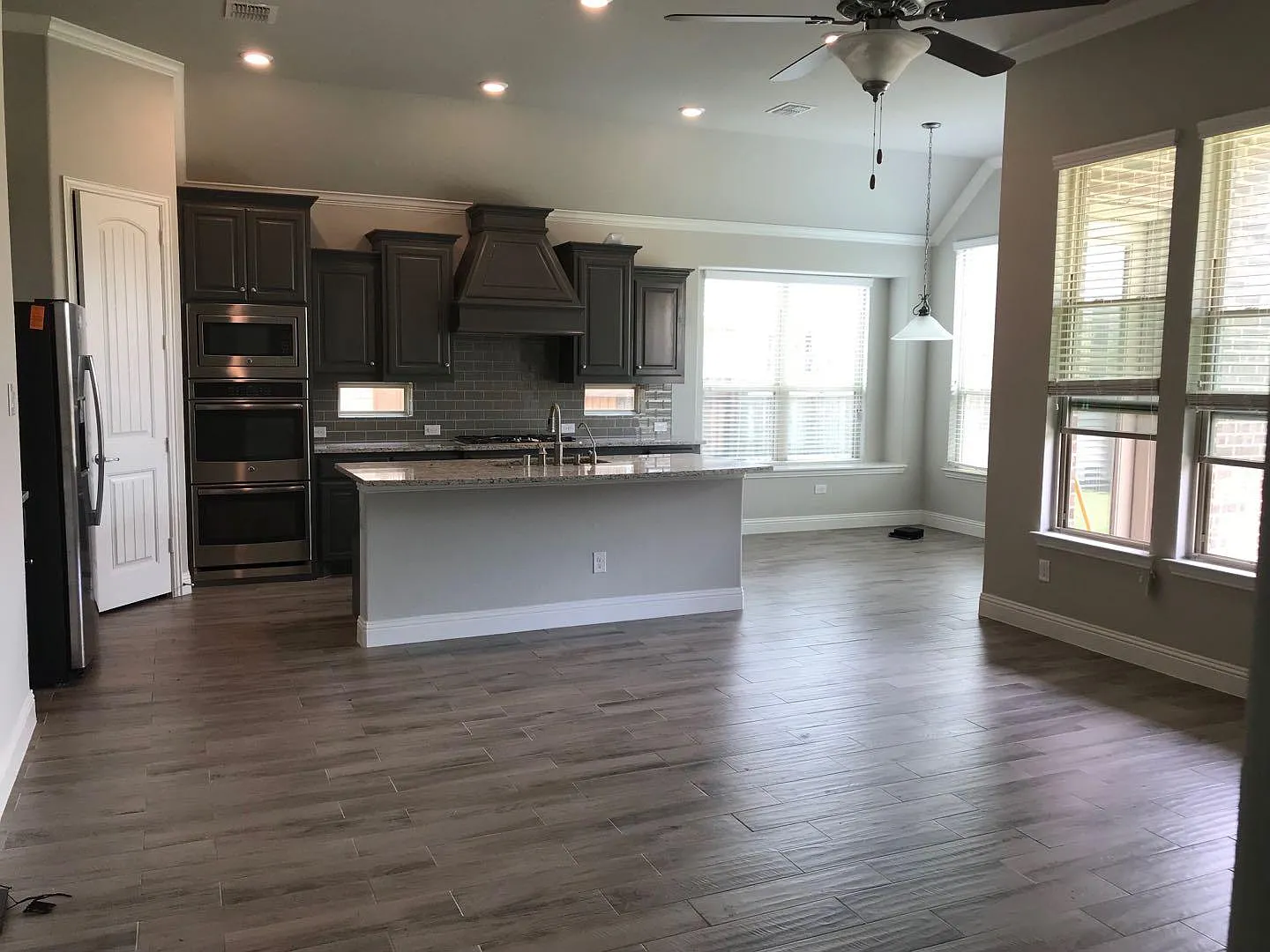 4 bed, 3.5 bath, 3341 sqft, $3,995 — Photo 2