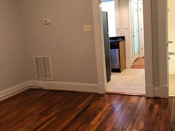 4th image of 2310 Parkwood Ave APT A