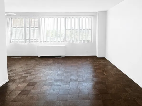 61-20 Grand Cent Parkway image 1 of 11