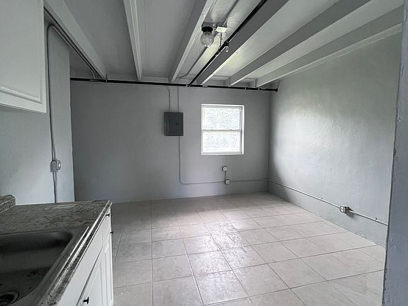 5th image of 354 Rardin Ave #4