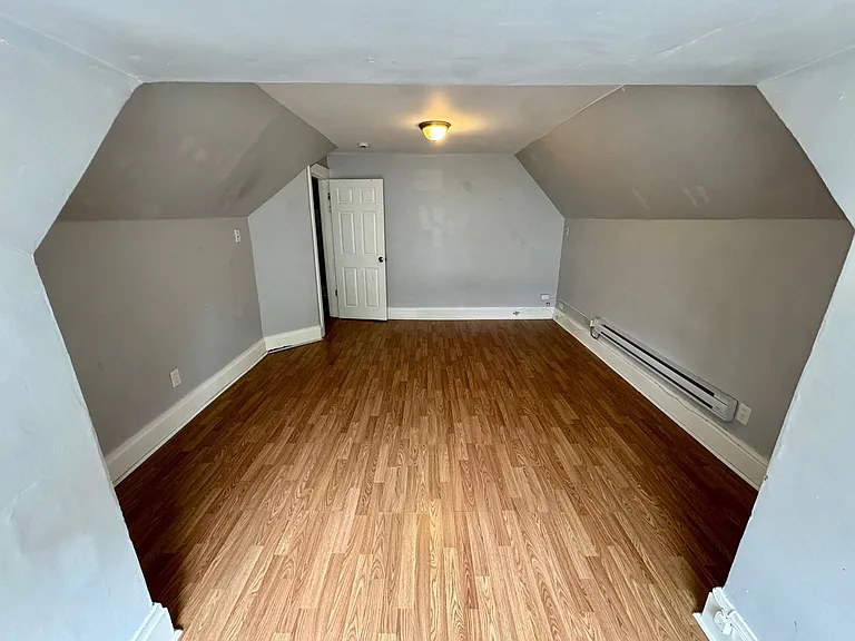1810 Brownsville Rd — Photo 52