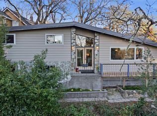 3379 Connorton Ln, Saanich, BC V8P 3K2