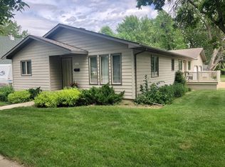 1123 E 1st St, Redfield, SD 57469