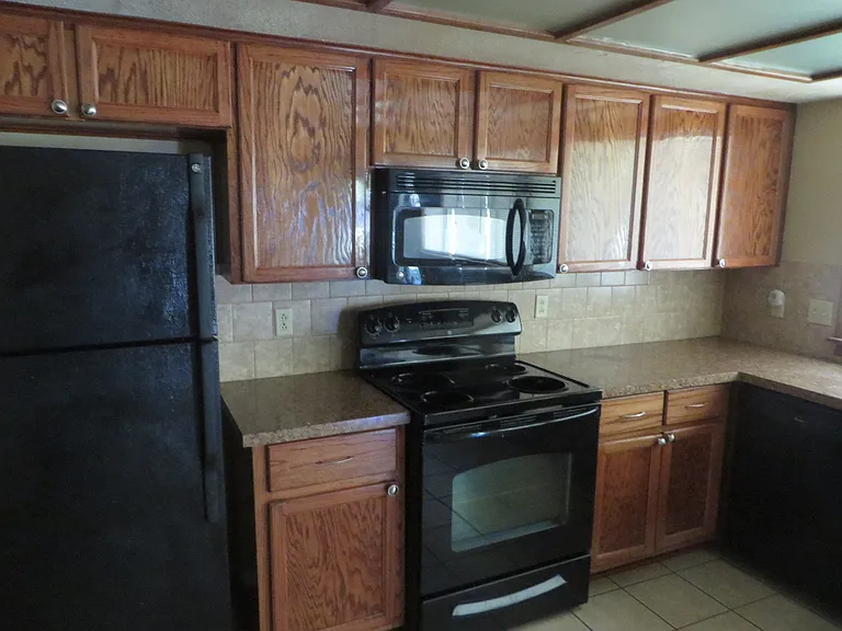 2313 Dover Rd — Photo 8