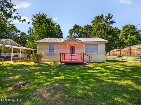 427 Wainwright St, Waveland, MS 39576
