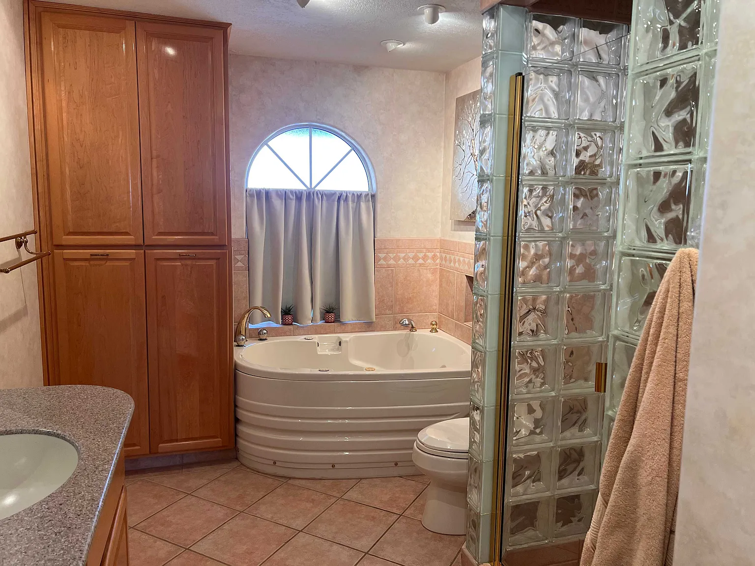2 bed, 1316 sqft, $1,800 — Photo 2