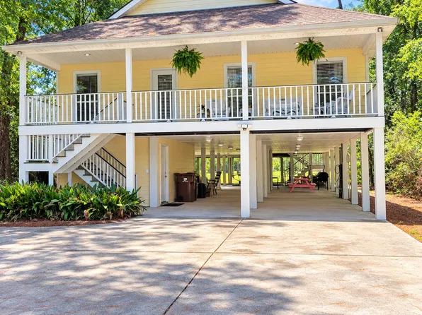 127 Country Club Dr, Pass Christian, MS 39571