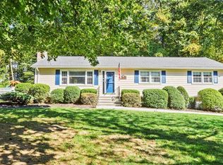 100 N Stowe Pl, Trumbull, CT 06611