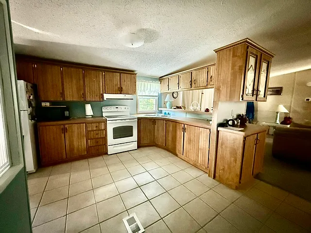 470 Hilltop Ct — Photo 11