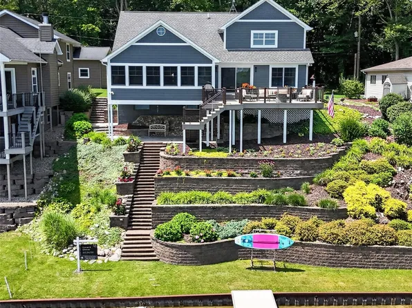 2770 Cozy Cv, Grass Lake, MI 49240