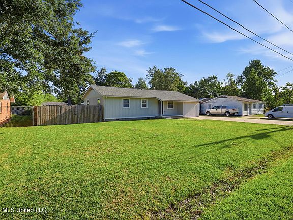 3rd image of 112 Park Lane Dr