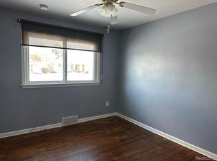 7043 Whitefield St, Dearborn Heights, MI 48127