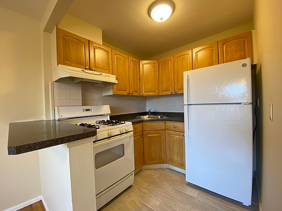 3rd image of 144 Richardson St Floor 3