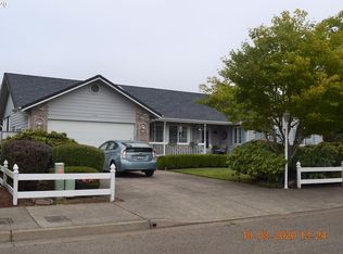 1620 Bohemia Pl, Cottage Grove, OR 97424