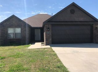 803 Almond St SW, Gravette, AR 72736